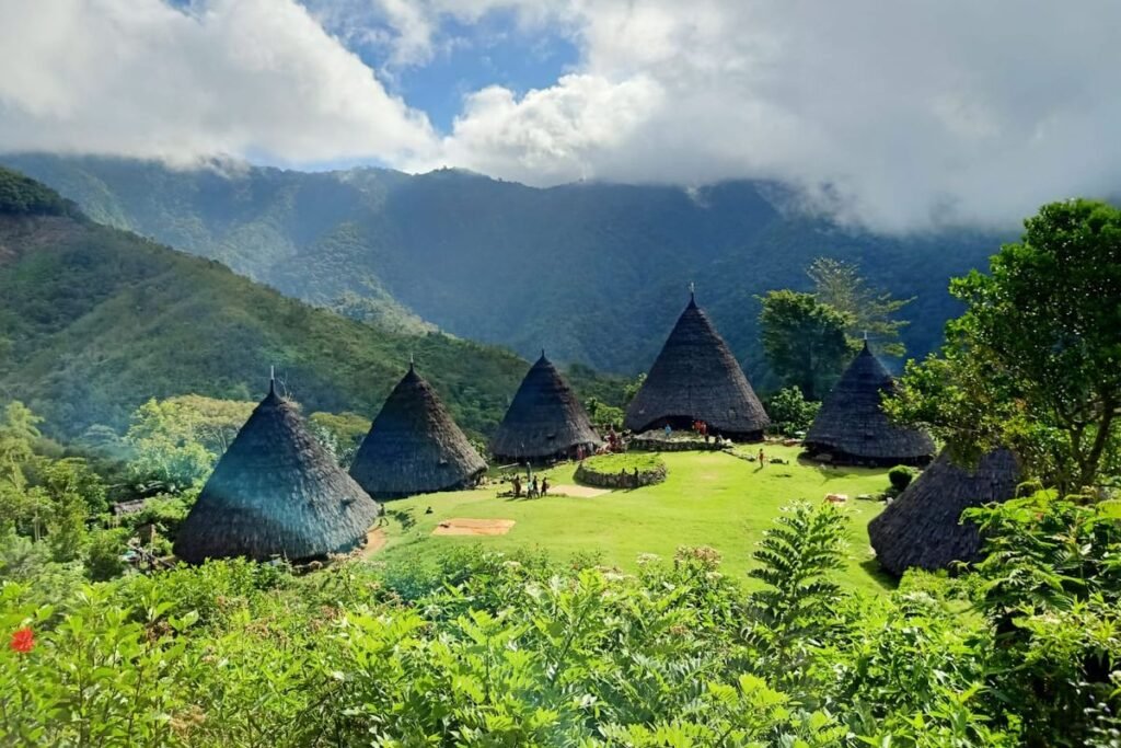 Desa Wae Rebo, Flores